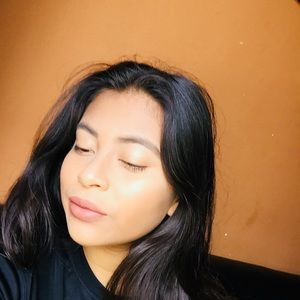 Meet your Posher, Etelia